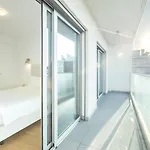 아파트 The Escape Poolside Retreat *
