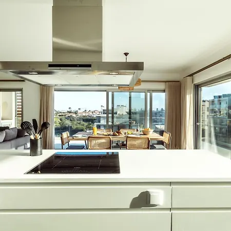 The Escape - Poolside Retreat Apartment