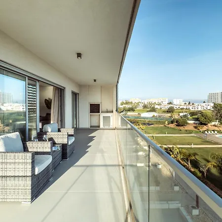 The Escape - Poolside Retreat