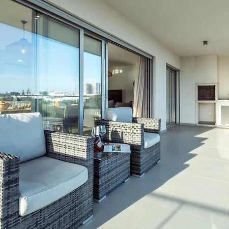 The Escape - Poolside Retreat Apartment Albufeira