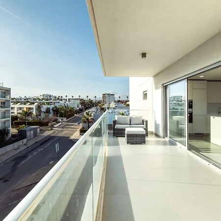 The Escape Poolside Retreat Apartment Albufeira